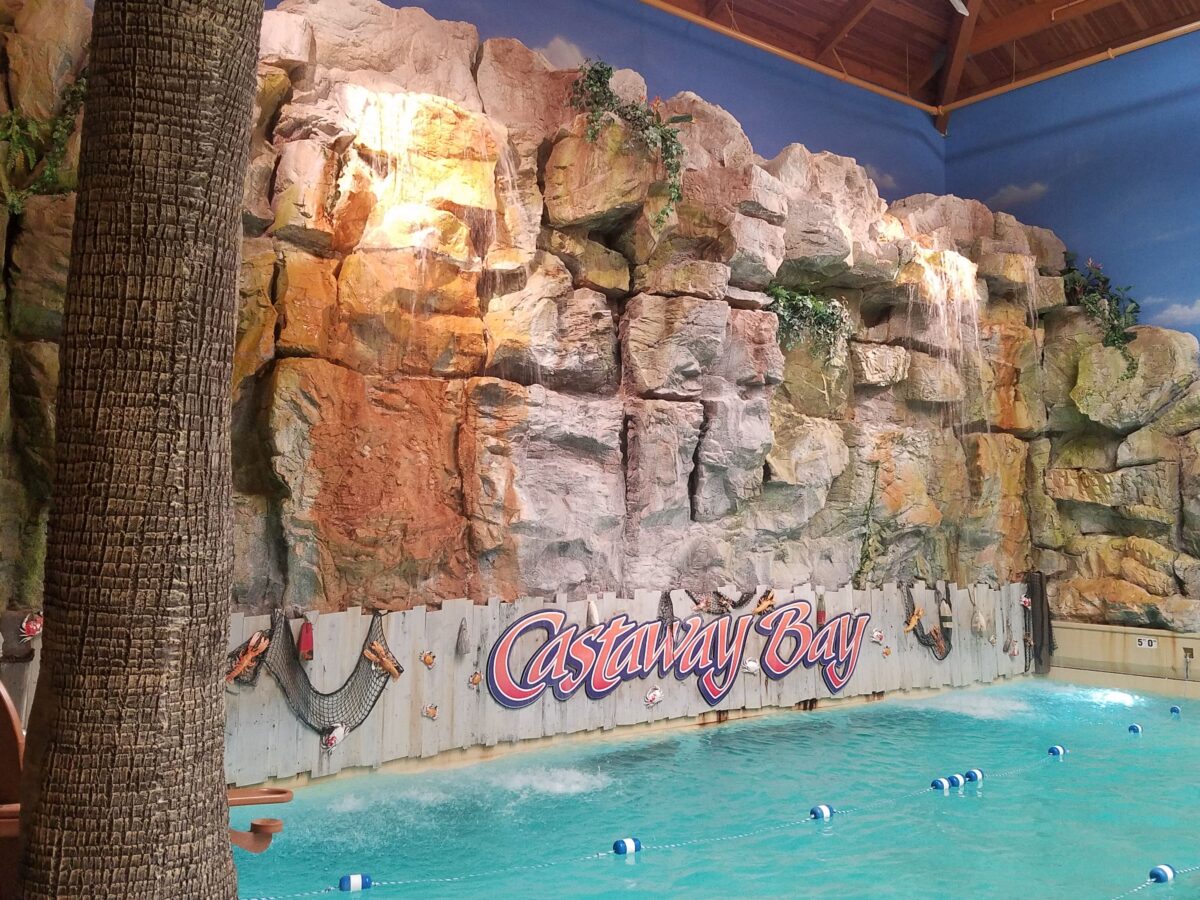 Castaway bay wave pool